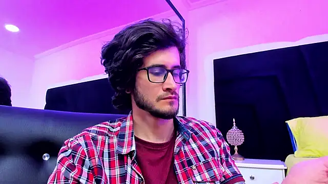 Loggan donnelly online show from December 2024 11:49:01 PM