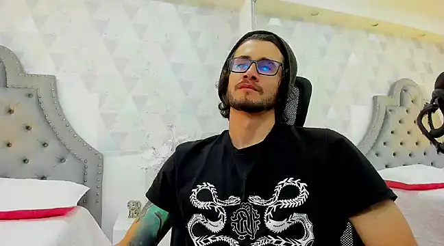 Loggan donnelly online show from January 2025 07:25:02 AM