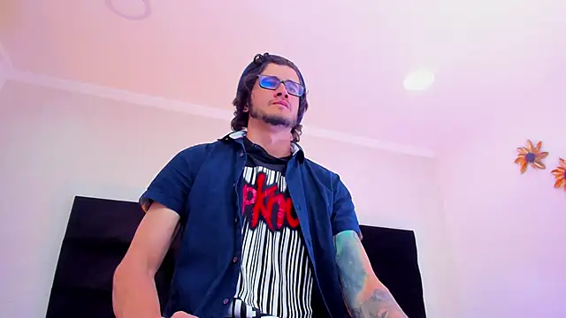 Loggan donnelly online show from January 2025 08:34:02 PM