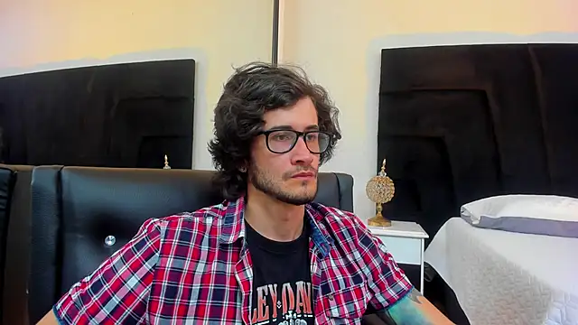 Loggan donnelly online show from January 2025 08:04:01 PM