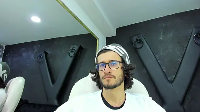 Loggan donnelly online show from March 2025 07:49:02 PM