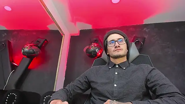 Loggan donnelly online show from September 2025 08:53:02 PM