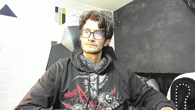 Loggan donnelly online show from September 2025 08:21:01 PM