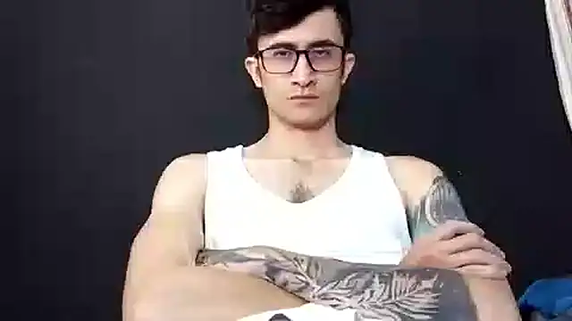 Loggan donnelly online show from December 2025 09:32:01 PM