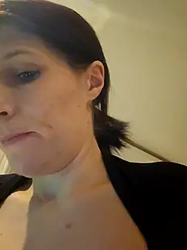 Snapshot of Lenchen_ chatting on January 2025 08:09:01 PM Lenchen  online show from January 2025 08:09:01 PM