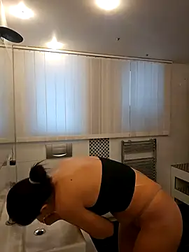 Snapshot of Lenchen_ chatting on February 2025 02:15:01 PM Lenchen  online show from February 2025 02:15:01 PM