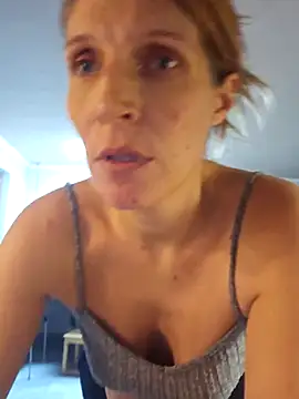 Lenchen  online show from November 2025 08:41:01 PM