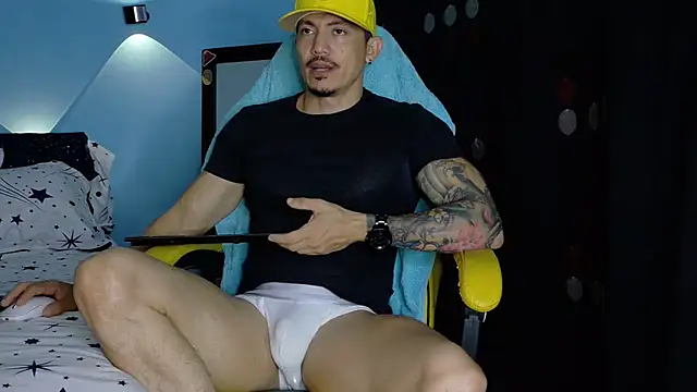 Snapshot of Alex_motta chatting on July 2026 03:42:01 AM Alex motta online show from July 2026 03:42:01 AM