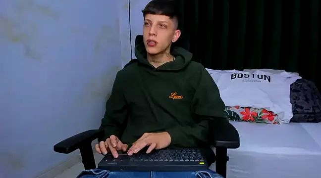 Snapshot of Adam_hard_ chatting on January 2025 07:55:01 PM Adam hard online show from January 2025 07:55:01 PM