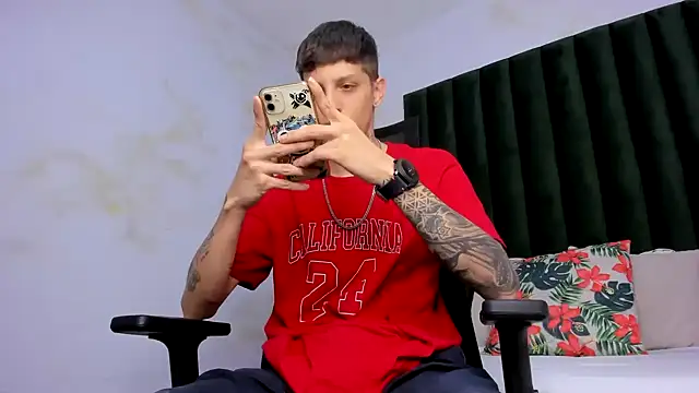 Snapshot of Adam_hard_ chatting on March 2025 08:42:02 PM Adam hard online show from March 2025 08:42:02 PM