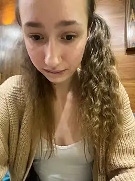 Lia  Love online show from December 2024 04:15:02 PM