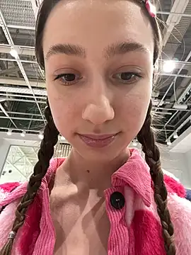 Lia  Love online show from February 2025 12:28:01 PM