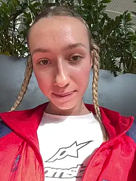 Lia  Love online show from September 2025 12:15:02 PM