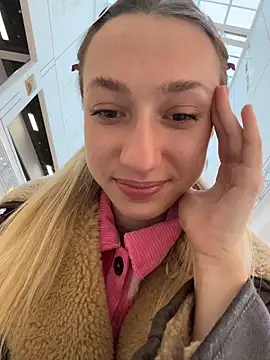 Lia  Love online show from October 2025 12:28:02 PM