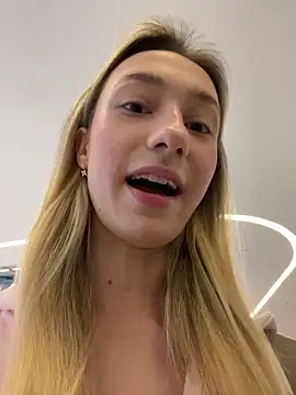 Lia  Love online show from November 2025 12:15:02 PM