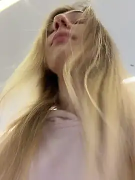 Lia  Love online show from January 2026 02:41:02 PM