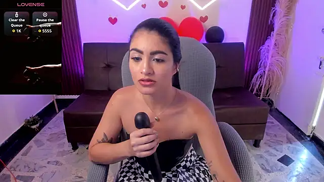 lunaalynch online show from March 2026 07:17:01 PM