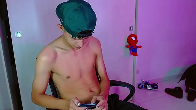 LiamGadiell online show from March 2025 04:14:01 AM