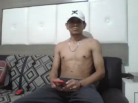 oiram27 online show from October 2025 08:36:02 PM