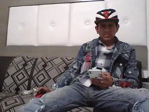 oiram27 online show from November 2025 04:08:02 PM