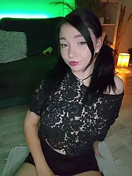 AveryWillow online show from September 2025 04:01:02 PM