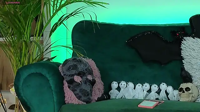 AveryWillow online show from October 2025 04:49:02 AM