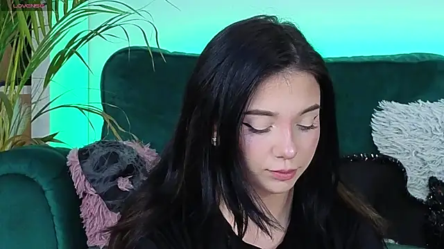 AveryWillow online show from November 2025 08:04:02 AM