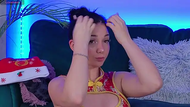 AveryWillow online show from December 2025 11:31:01 PM