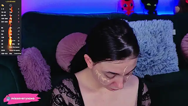 AveryWillow online show from April 2026 11:03:01 PM