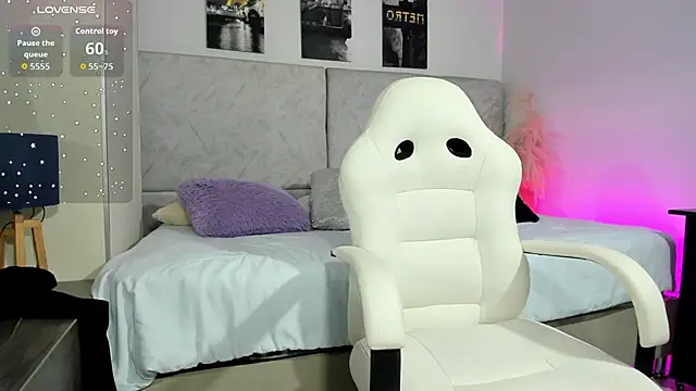 naomiii   online show from April 2026 11:57:01 AM