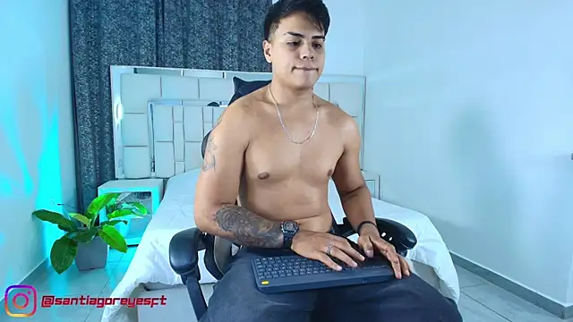 Snapshot of SantiagoReyesFtt chatting on April 2026 04:27:01 AM SantiagoReyesFtt online show from April 2026 04:27:01 AM