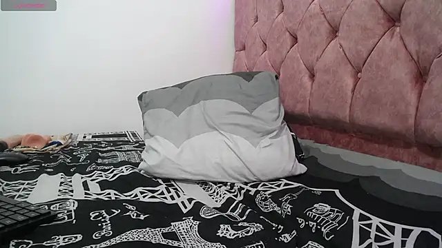 Snapshot of AMBER_LOVE22 chatting on January 2025 11:13:01 PM AMBER LOVE22 online show from January 2025 11:13:01 PM