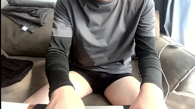 Snapshot of tuki_fu chatting on March 2025 04:17:02 AM tuki fu online show from March 2025 04:17:02 AM