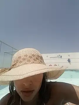 Snapshot of Karolgood3 chatting on June 2026 04:01:02 PM Karolgood3 online show from June 2026 04:01:02 PM