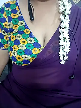 Snapshot of Yours_Radika chatting on December 2024 03:54:02 PM Yours Radika online show from December 2024 03:54:02 PM