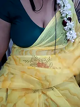 Snapshot of Yours_Radika chatting on January 2025 05:35:01 PM Yours Radika online show from January 2025 05:35:01 PM