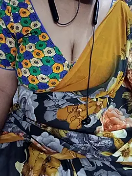 Snapshot of Yours_Radika chatting on February 2025 03:21:01 PM Yours Radika online show from February 2025 03:21:01 PM