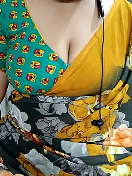 Snapshot of Yours_Radika chatting on February 2025 04:21:01 PM Yours Radika online show from February 2025 04:21:01 PM