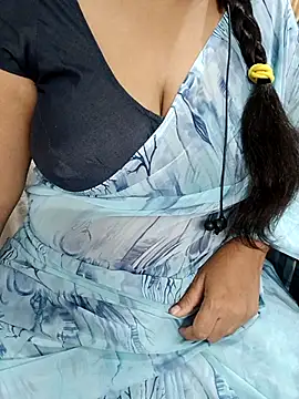 Snapshot of Yours_Radika chatting on March 2025 05:07:01 PM Yours Radika online show from March 2025 05:07:01 PM