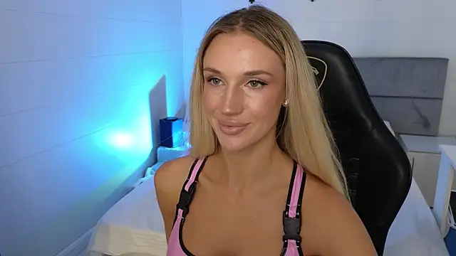 Snapshot of Megan_Kira chatting on June 2026 07:58:01 AM Megan Kira online show from June 2026 07:58:01 AM