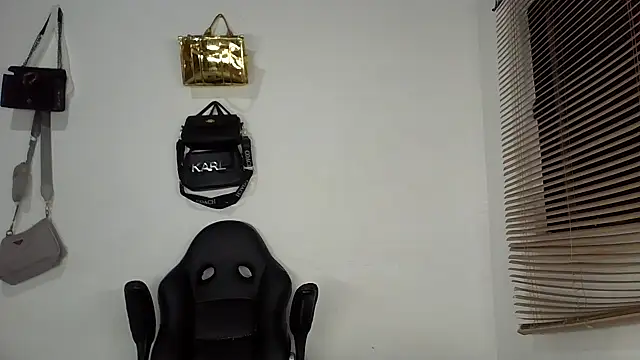 bigcrisblack online show from September 2025 12:27:01 AM