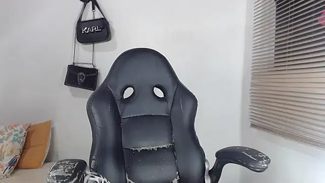 bigcrisblack online show from October 2025 05:19:02 AM