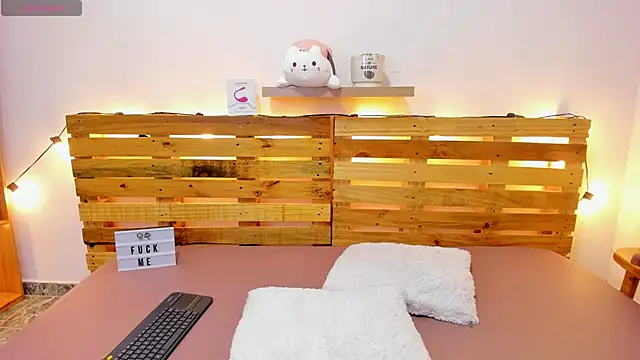 Snapshot of Alisson_Boobs_ chatting on January 2025 07:27:01 PM Alisson Boobs online show from January 2025 07:27:01 PM