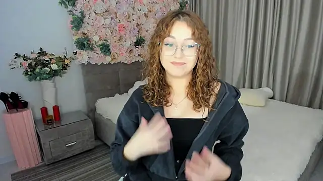 SereneFlame online show from October 2025 04:17:01 PM