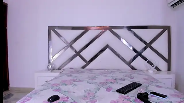 Snapshot of aishasounders chatting on December 2024 11:04:01 PM aishasounders online show from December 2024 11:04:01 PM