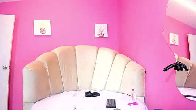 Snapshot of aishasounders chatting on December 2024 07:36:01 PM aishasounders online show from December 2024 07:36:01 PM