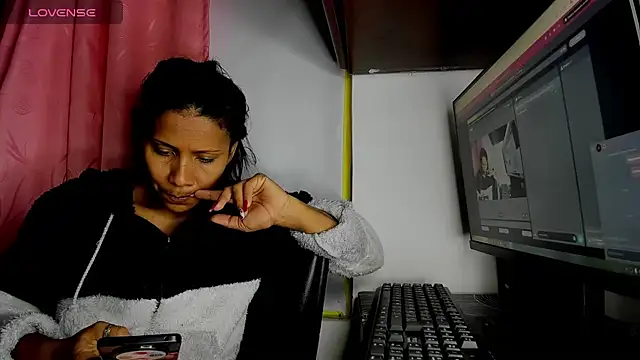 Snapshot of Nenita_Hot_ chatting on September 2025 08:52:02 PM Nenita Hot  online show from September 2025 08:52:02 PM