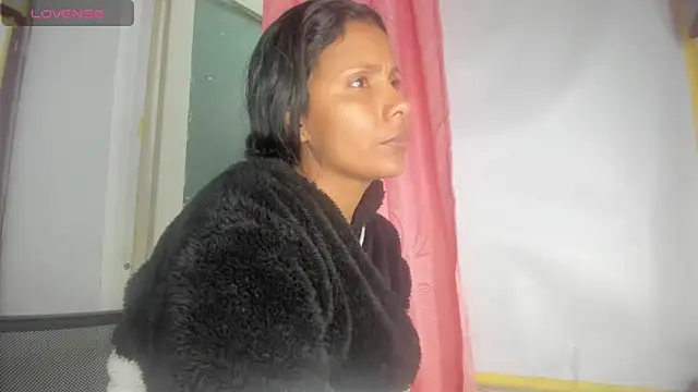 Nenita Hot  online show from November 2025 06:52:01 PM