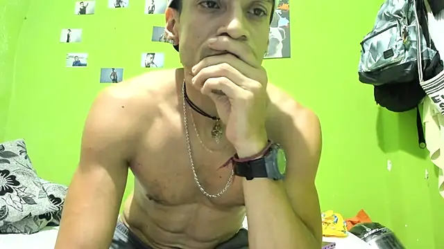 Snapshot of MikeRose94 chatting on June 2026 01:41:02 AM MikeRose94 online show from June 2026 01:41:02 AM
