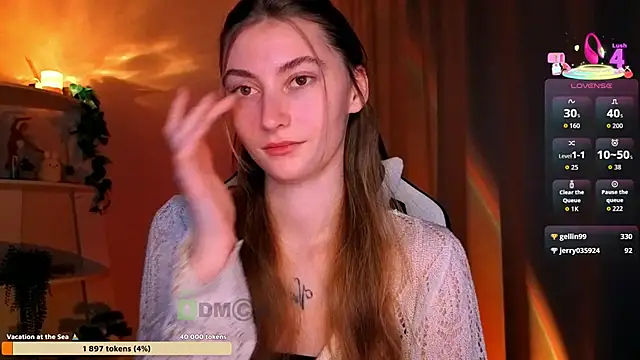 lady curls online show from April 2026 10:21:02 PM